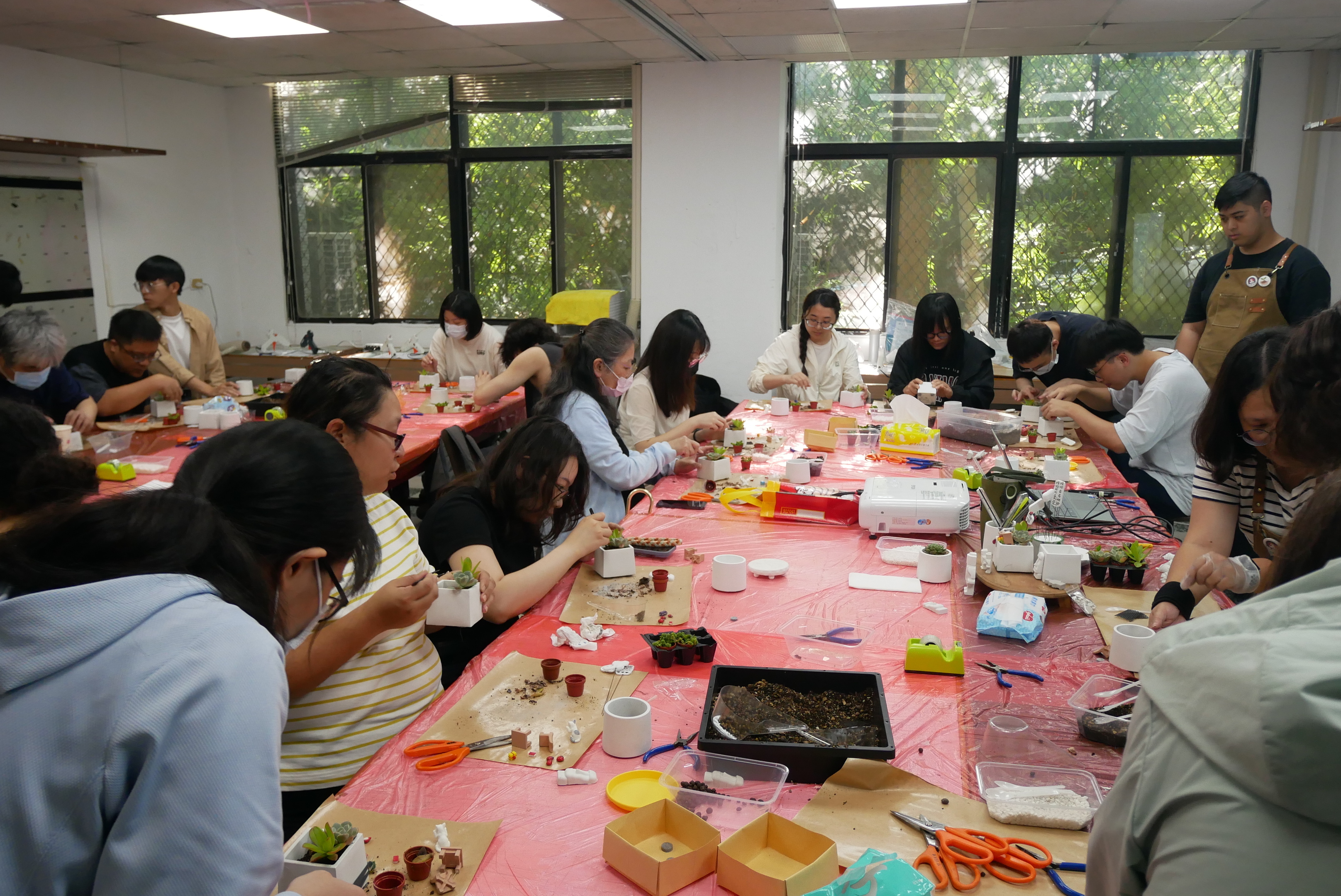 LINE_ALBUM_112.05.30_230531_0.jpg